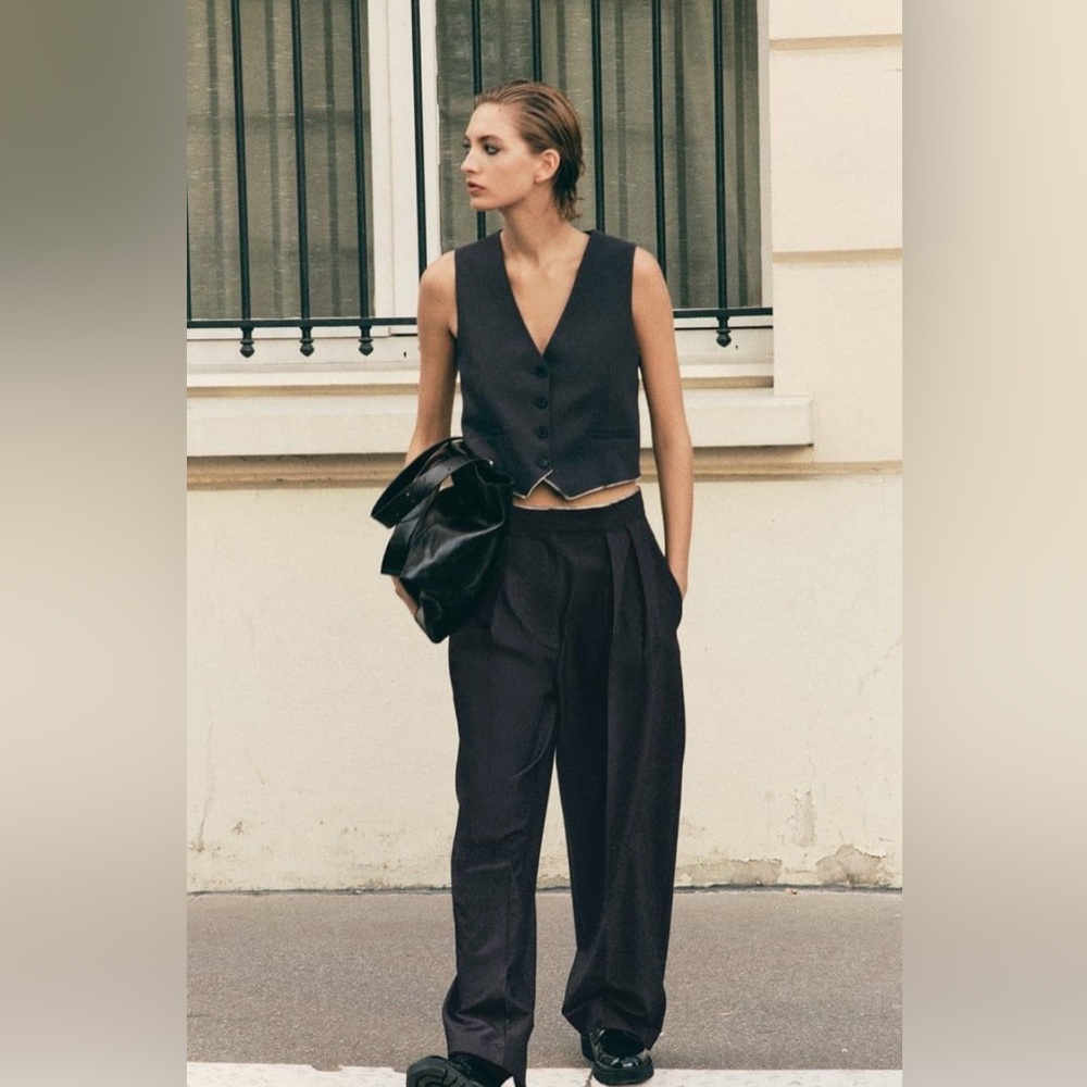 Zara women’s navy pants - Picture 3 of 13